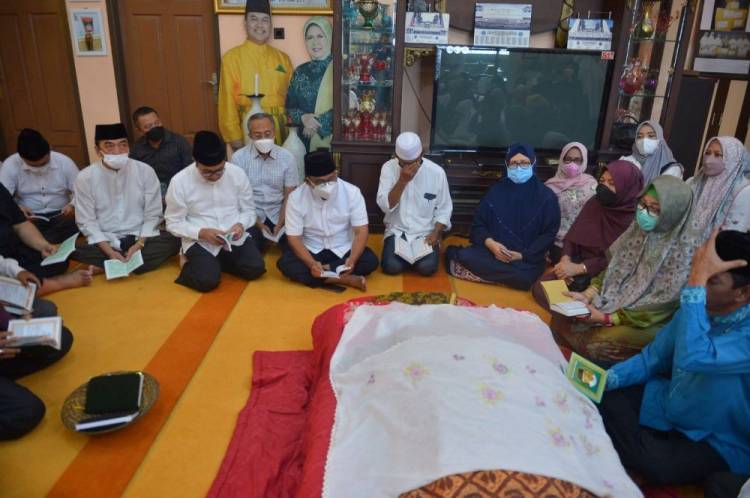 Innalillahi Wainnailaihi Rojiun, Tokoh Perempuan Riau Hj Roslaini Wafat