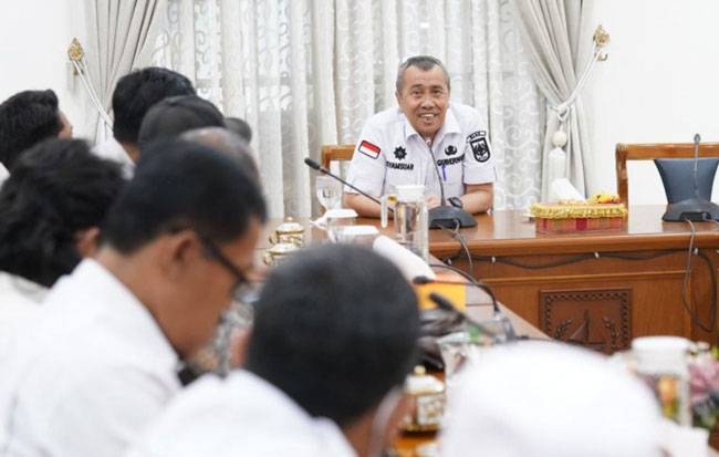 Camat Batang Cenaku Lapor Masalah Kebun dalam Kawasan ke Gubernur