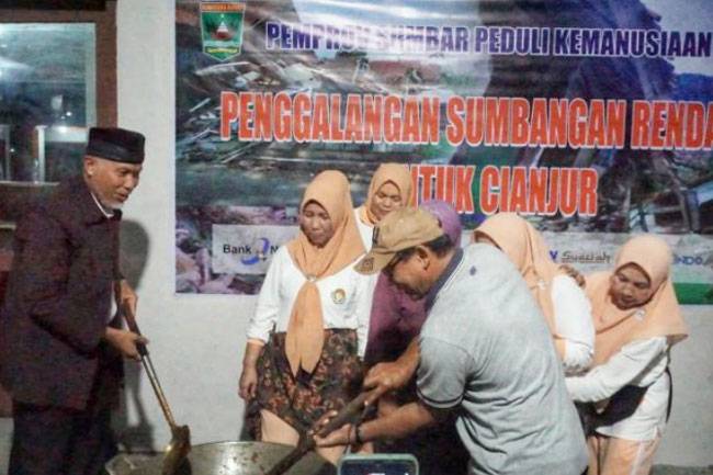 2 Ton Rendang dari Sumbar untuk Korban Gempa Cianjur