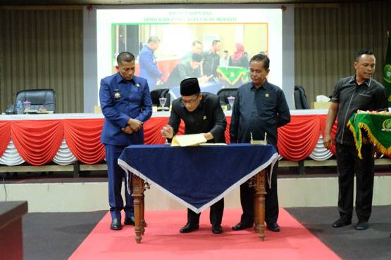 DPRD Sahkan Perubahan Perda BUMD PT Bumi Meranti