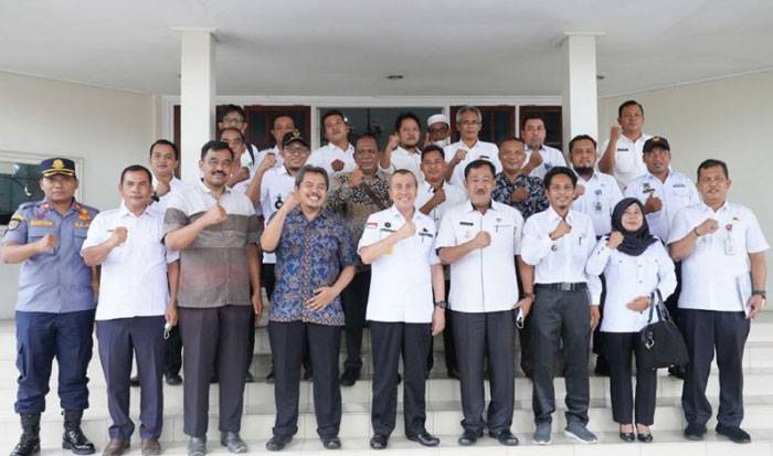 Camat dan Kades dan BPD Se-Batang Cenaku Lapor Jalan Rusak ke Gubernur