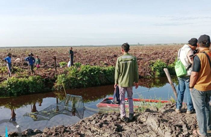 Tim BBKSDA Riau Pasang Perangkap Buaya di Kanal RAPP