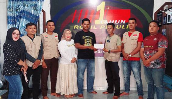 Peduli Sesama, Baba Parfum Serahkan Bantuan Kepada Rohil Peduli