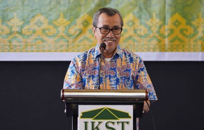 Gubernur Riau Buka Mubes IKST IV