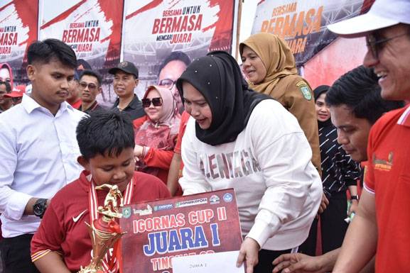 Bupati Kasmarni Resmi Tutup Turnamen Sepakbola IGORNAS Cup II Piala Bergilir Bupati Bengkalis