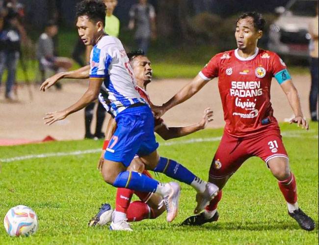 PSPS Riau Tahan Semen Padang 1-1