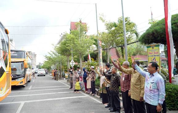Bupati Lepas Kafilah Rohil Ikuti MTQ Tingkat Provinsi Riau