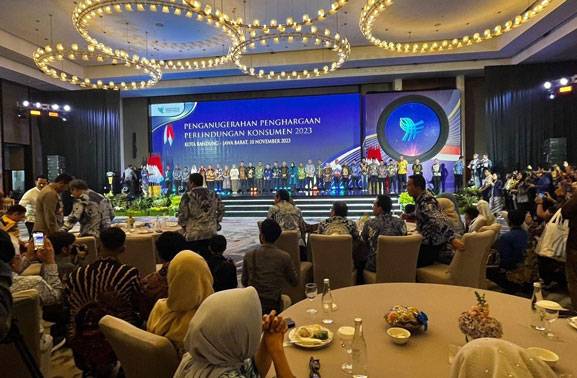 Bupati Bengkalis Terima penghargaan dari Menteri Perdagangan RI