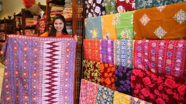 Dekranasda Gelar Lomba Desain Motif Tenun dan Batik Khas Riau