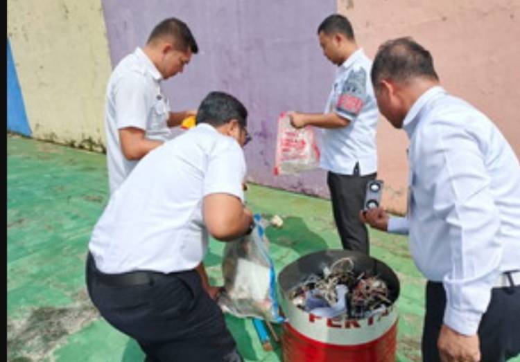 Barang Terlarang Hasil Razia Lapas Pekanbaru Dimusnahkan