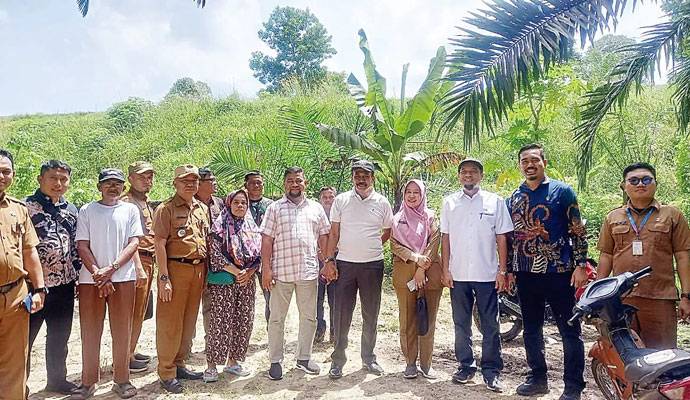Masyarakat Simpang Perak Keluhkan Genangan Air Limbah di Lahan Perkebunan, Komisi III DPRD Siak Cek Lapangan