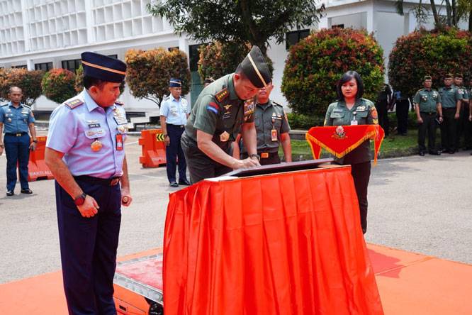 Panglima TNI Berikan Kuliah Umum kepada 111 Pasis Sesko TNI dan Resmikan Lapangan Olahraga Sesko TNI