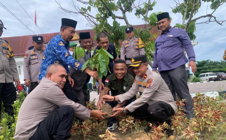 Hari Pohon Sedunia 2025, Polsek Kandis Optimalkan Program Green Policing, Kamtibmas dan Kolaborasi Solid Bersama Seluruh Elemen Masyarakat