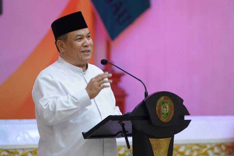 Hari Pertama Tugas Plt Gubernur Riau, SF Hariyanto Pimpin Rapat Evaluasi APBD