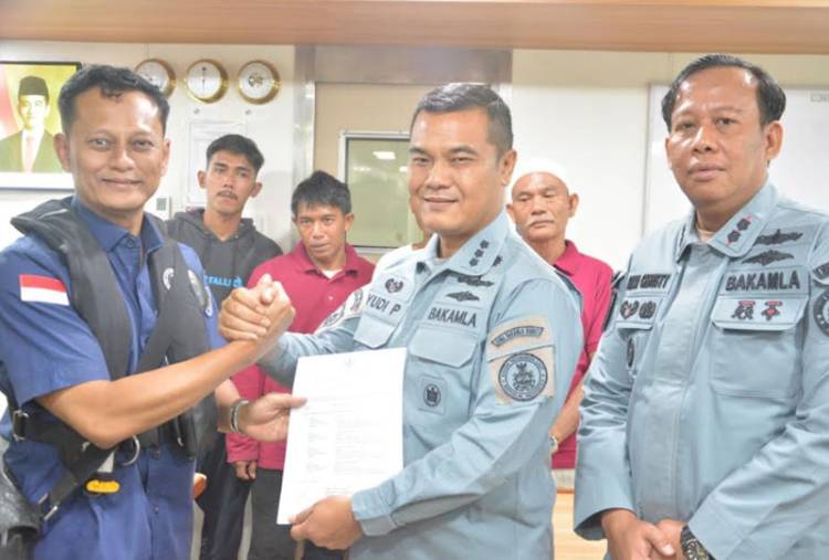 Bakamla Jemput Empat Nelayan Indonesia di Perbatasan Laut Malaysia