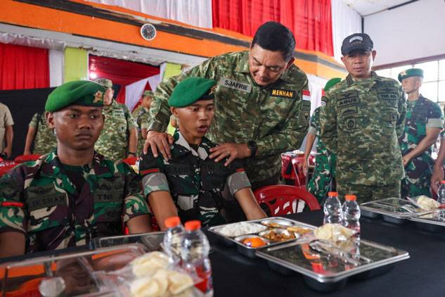 Panglima TNI Dampingi Menhan RI Kunjungi Yonif TP 823/Raja Wakaaka di Baubau