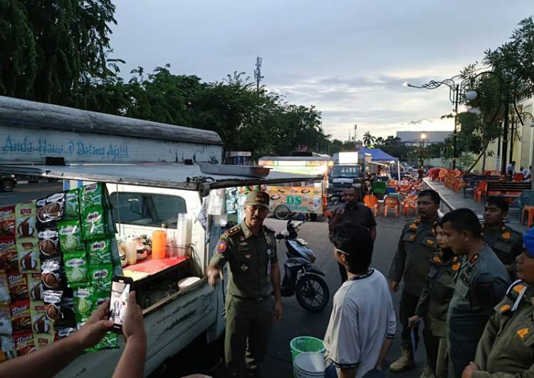 PKL di Sekitaran Masjid Annur Hangtuah Ganggu Pengguna Jalan, Satpol Beri Peringatan