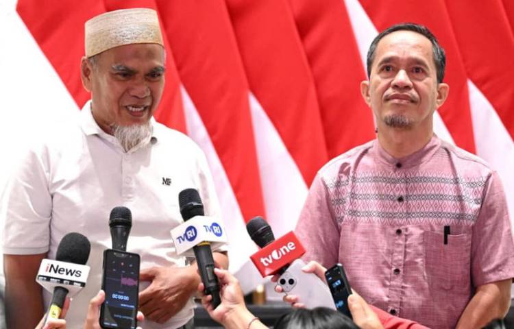Perjuangan Panjang Temukan Keadilan, Dua Guru Luwu Utara Terima Rehabilitasi Presiden