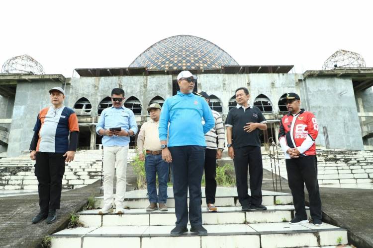 Ratusan ASN Berbagai OPD di Inhil Goro Bersihkan Islamic Center