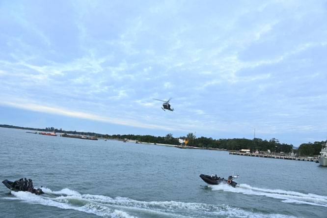 Kolaborasi Unsur Laut dan Udara, Tangkap Dua Kapal Pengangkut Pasir Timah Ilegal