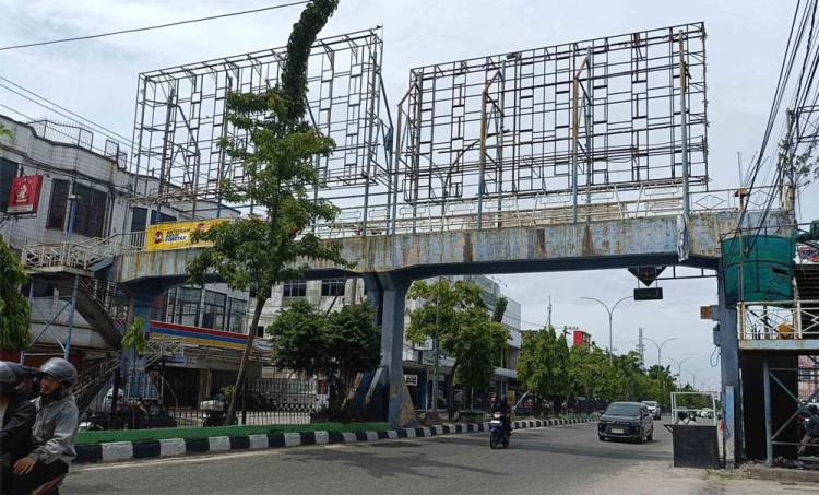 Satu JPO di Jalan Sudirman Pekanbaru Dibongkar