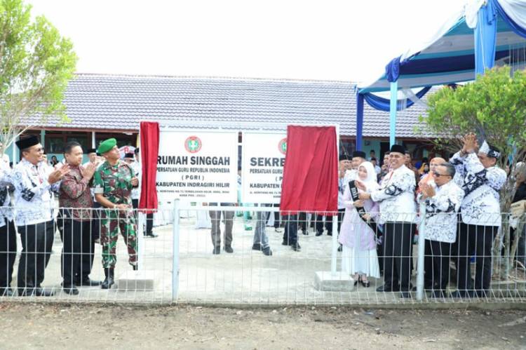 Bupati Herman Resmikan Sekretariat dan Rumah Singgah PGRI Inhil