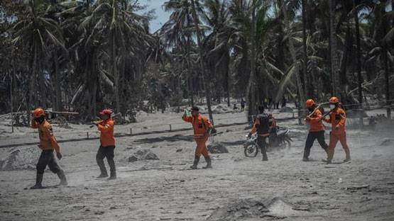 Material Panas di Lokasi Terdampak Sulitkan Pencarian Korban Gunung Semeru Erupsi
