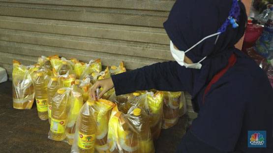 Harga Minyak Goreng 'Ngamuk', Bulog Turun Gunung