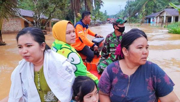 Banjir di kecamatan Rambah Rendam Pemukiman Warga, Ketinggian Air Capai 2 meter