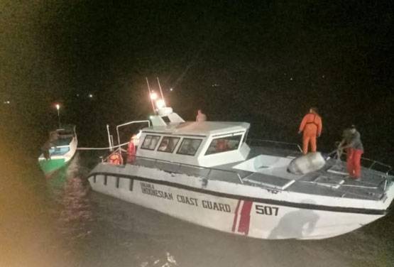 Bakamla RI Temukan Longboat Mati Mesin di Perairan Tanjung Tamedan
