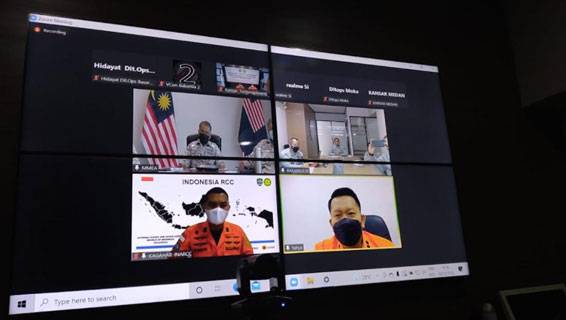 Bakamla RI Siagakan KN Belut Laut-406 Evakuasi Korban Kapal Karam Bawa PMI di Perairan Selangor