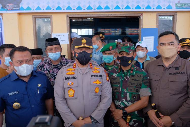 Kapolda Riau Hadiri Vaksinasi Covid-19 Serentak Indonesia di Kecamatan Kampar Kiri