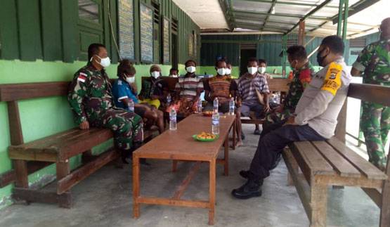 Jelang Natal dan Tahun Baru, Satgas Pamtas Yonif 126/KC Gelar Rakor dengan Koramil dan Polsek Setempat