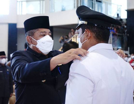 Lantik Penghulu Kampung, Bupati Alfedri: Penghulu Harus Mampu Jabarkan Program Pemerintah Kabupaten