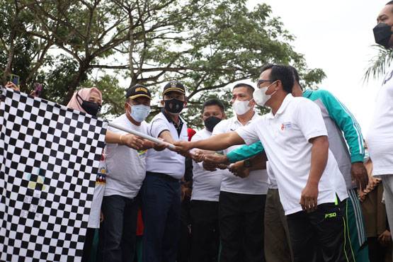 Sempena HUT Meranti-3, Bupati Meranti HM Adil Buka Jalan Santai Berhadiah