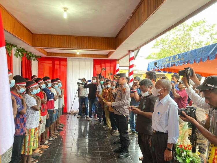 Kelompok Kriminal Bersenjata Kampung Ambaidiru Serahkan Diri Kepangkuan NKRI