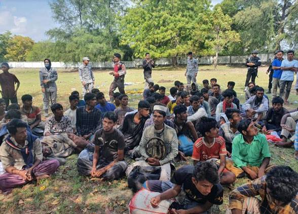 Bakamla RI Bantu Evakuasi Imigran Ilegal Rohingya