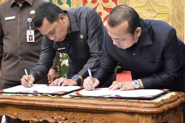 Sepakat! Pemko dan DPRD Pekanbaru Teken MoU KUA-PPAS R-APBD 2023
