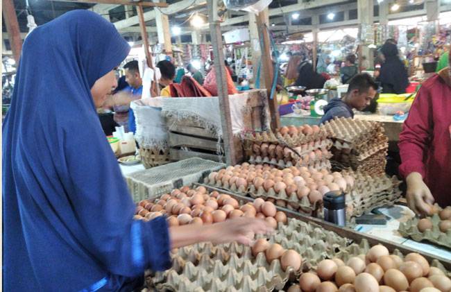 Jelang Nataru, Harga Bahan Pokok Merangkak Naik