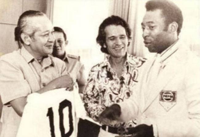 Legenda Sepakbola Dunia Pele Tutup Usia