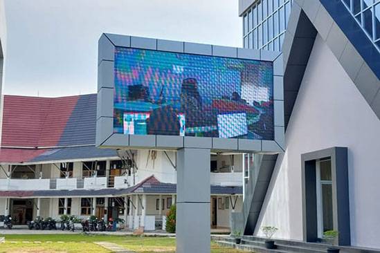 Dosen Elektro Polbeng Terapkan Videotron Berbasis Internet of Things