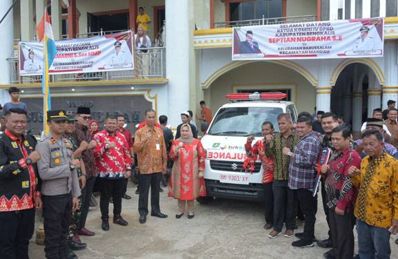 Silaturahmi Bersama Masyarakat Babussalam, Bupati Kasmarni Serahkan Ambulance dan Dana Bermasa