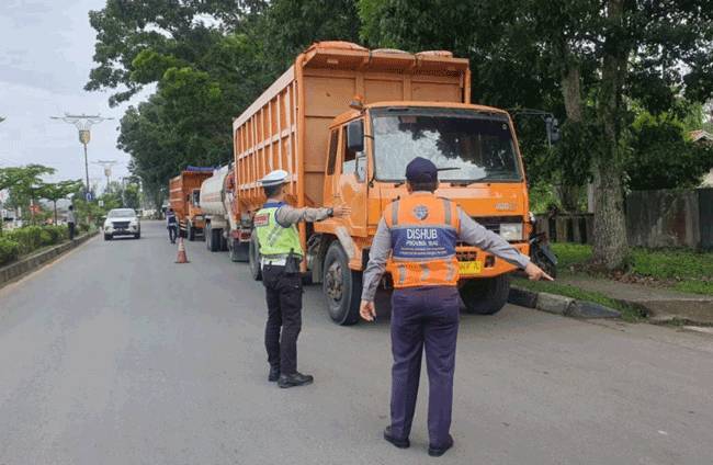 H-3 Nataru, Truk Tonase Besar Dilarang Beroperasi di Pekanbaru