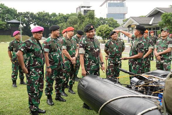 Panglima TNI Cek Kesiapan Pasukan Elit TNI AL di Cilandak