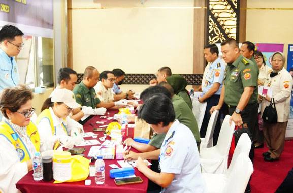 Implementasikan TNI PRIMA, Puskes TNI Kolaborasi dengan Lion Club Gelar Bakti Kesehatan