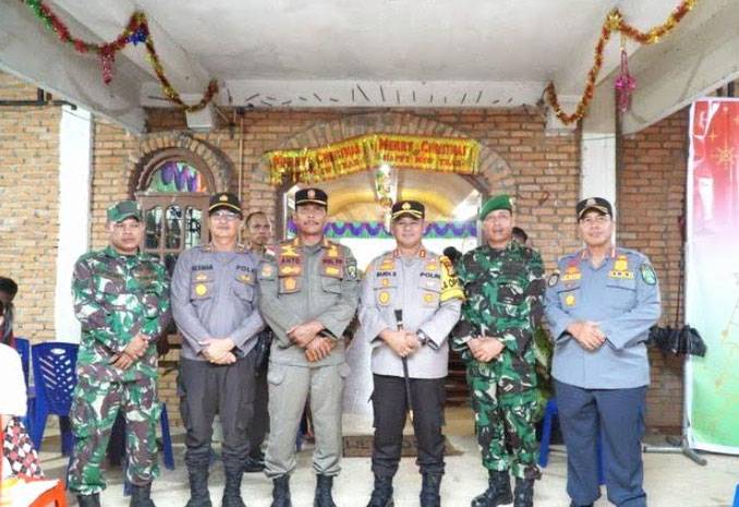 Kapolres Rohul Tinjau Pengamanan Gereja Menjelang Malam Natal