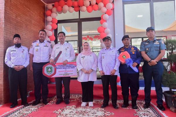 Bupati Kasmarni Resmikan Gedung Baru Roro Tanjung Pagar Desa Air Putih