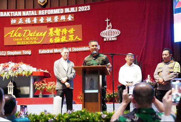 Kasum TNI dan Kapolri Tinjau Pengamanan Ibadah Misa Malam Natal 2023
