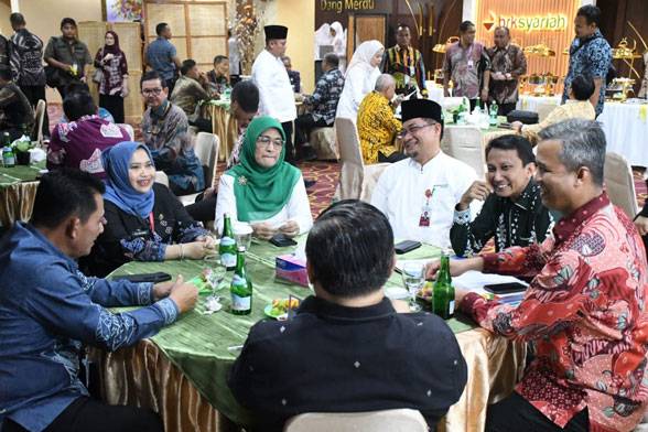 Bupati Kasmarni Ikuti Rapat Umum Pemegang Saham Luar Biasa PT BRK Syari'ah