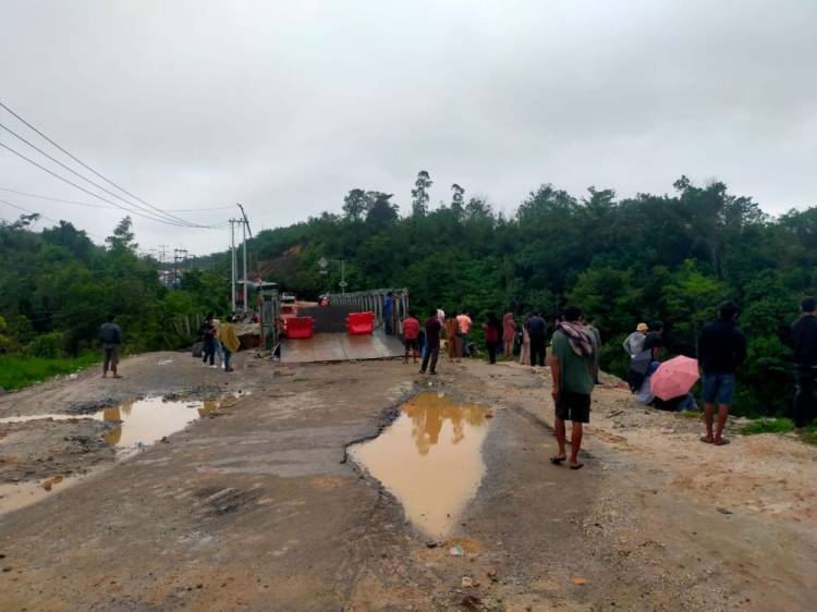 Lintas Riau-Sumbar di Kampar Ditutup Total